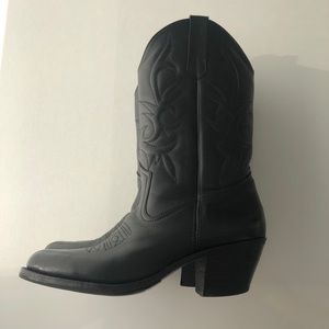 Black Leather Ladies Cowboy Boots with Zipper!